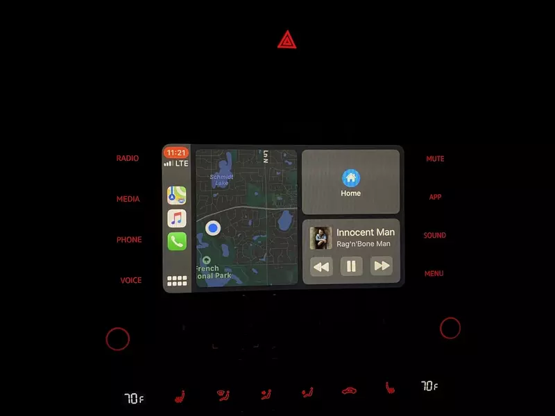 Apple CarPlay dashboard supports third-party maps in iOS 13.4.