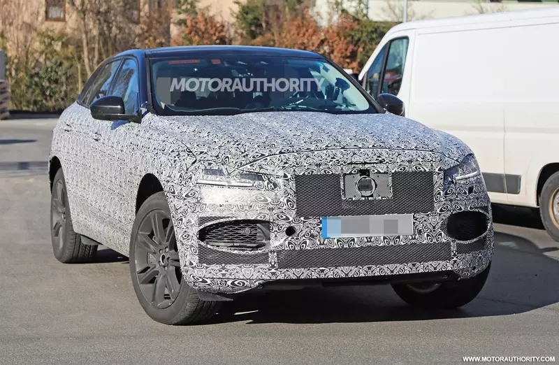 Spy shot of the 2021 Jaguar F Pace