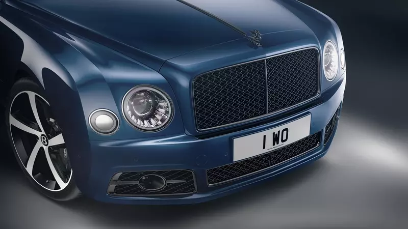 Bentley introduces a new flagship to fill the Murzanne void, but not a sedan.