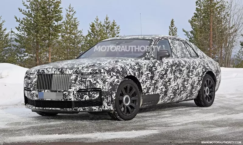 A spy shot of the 2021 Rolls-Royce Ghost.