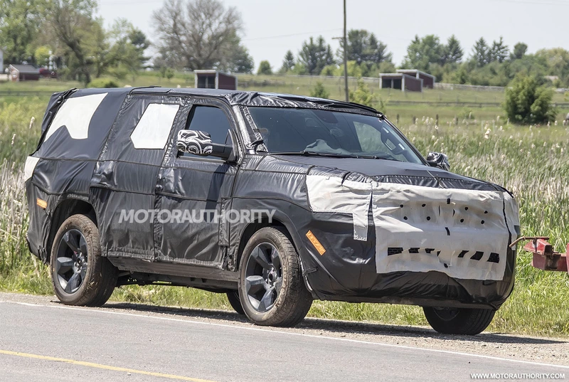 Spy shots of the 2022 Jeep Wagoneer.