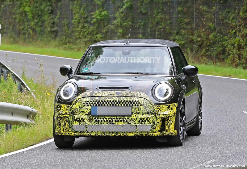 Spy shots of the 2022 Mini Convertible: a drop-top with a slight facelift