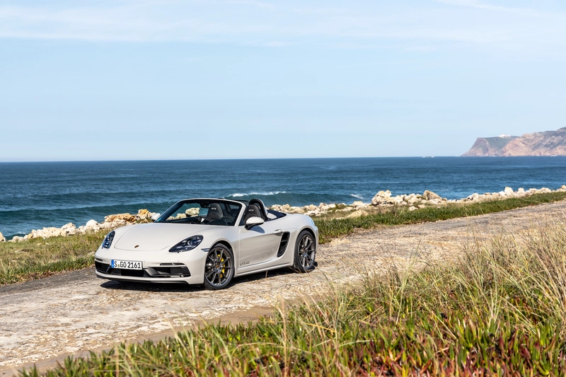 Porsche will teach you how to take pictures of your car using your smartphone camera.