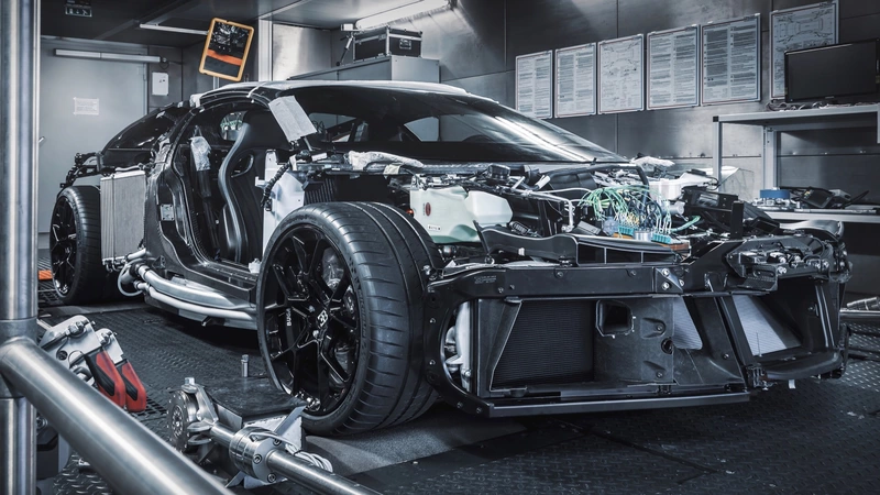 Bugatti Centodiesi has reached the prototype stage, the exposed chassis looks wild.