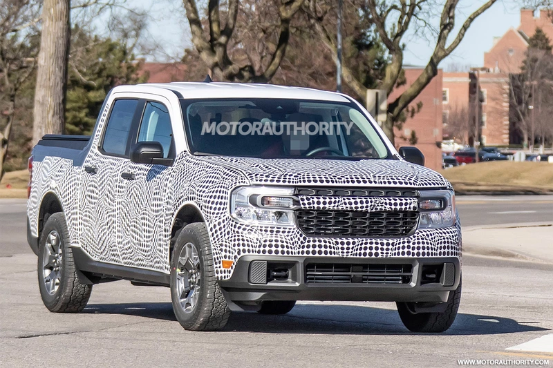 Spy shots of the 2022 Ford Maverick: the compact pickup is on its way out