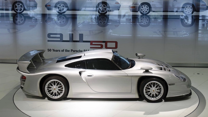 Porsche 911 GT1 Straßenversion owner's manual video highlights the rare hypercar.