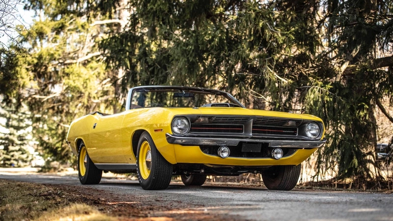 A 1970 Hemi Cuda convertible will be auctioned off.