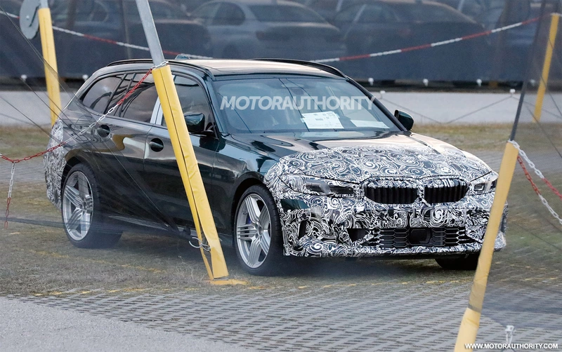 Spy shots of the 2023 BMW Alpina B3 Touring.