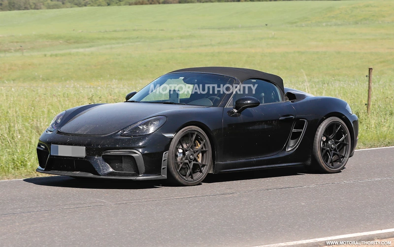 2023 Spy shots of the Porsche 718 Boxster Spyder RS: a hardcore convertible with around 500 hp.