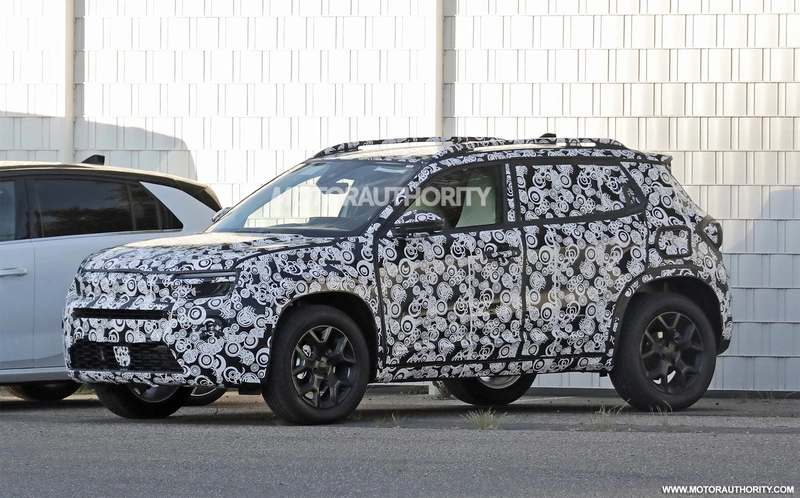 Spy shots of the 2024 Jeep Jeep Jeepster: baby Jeep, gas and electric variants already available