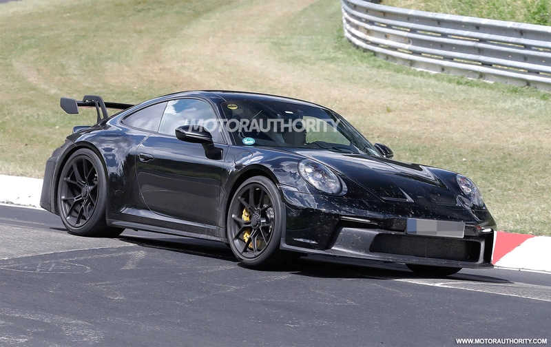 Spy shots of the 2024 Porsche 911 GT3: a light upgrade is coming