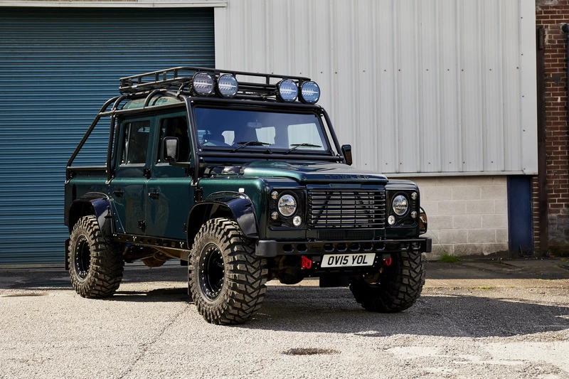 Land Rover's Bowler division has unveiled an extreme modification of the first Defender.