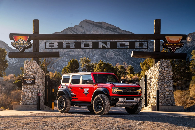 Ford is offering Bronco Raptor buyers an off-road experience.