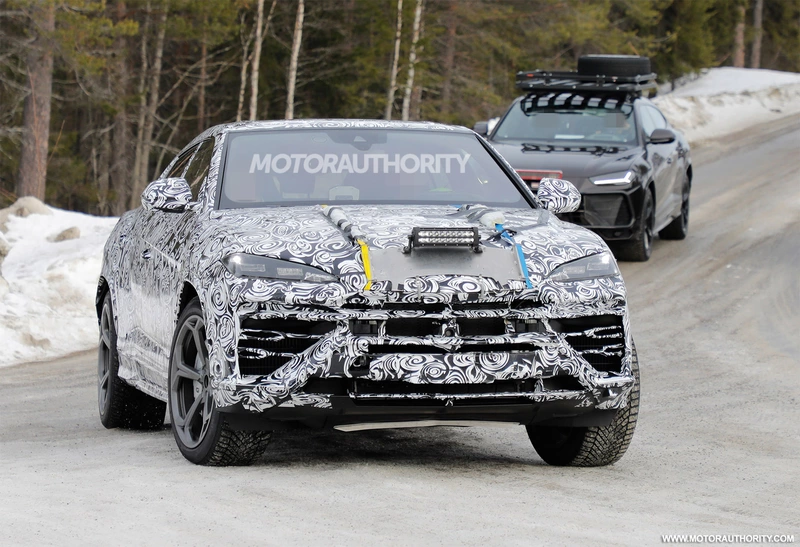 Spy shots of the 2024 Lamborghini Urus plug-in hybrid.