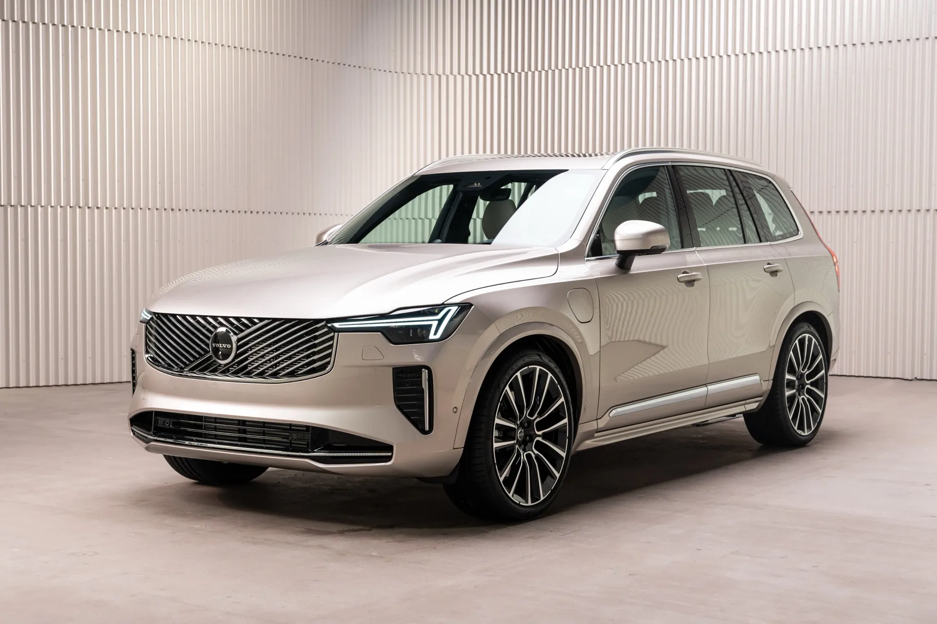 2025.5 Volvo XC90 brings SUV design and technology into the modern age